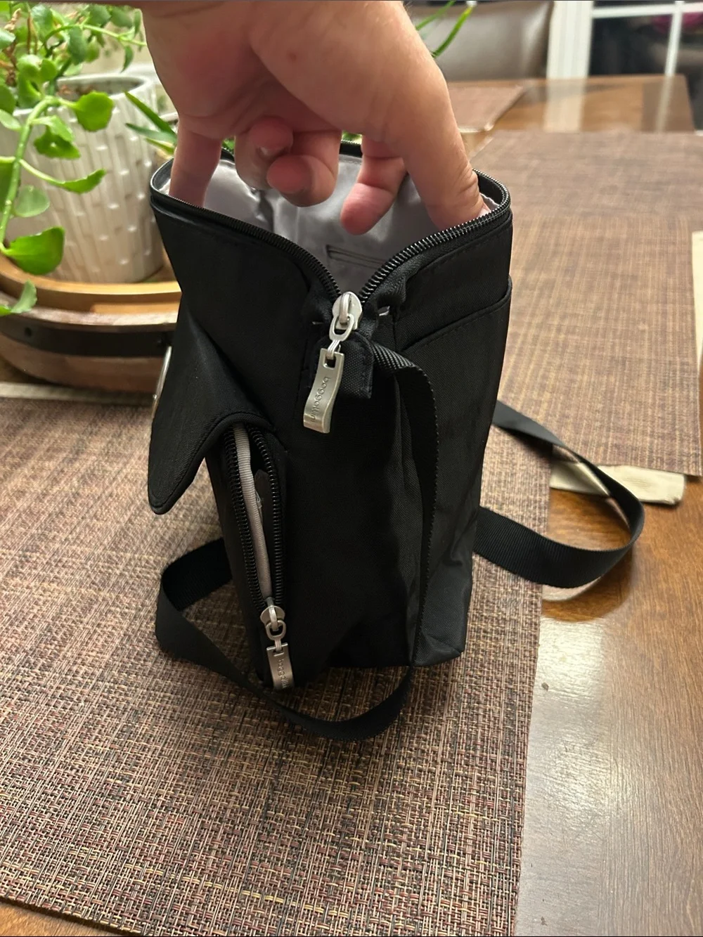 Baggallini Black Compact Crossbody Messenger Bag